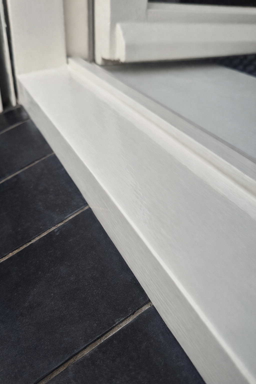 Buiten kozijnen geschilderd